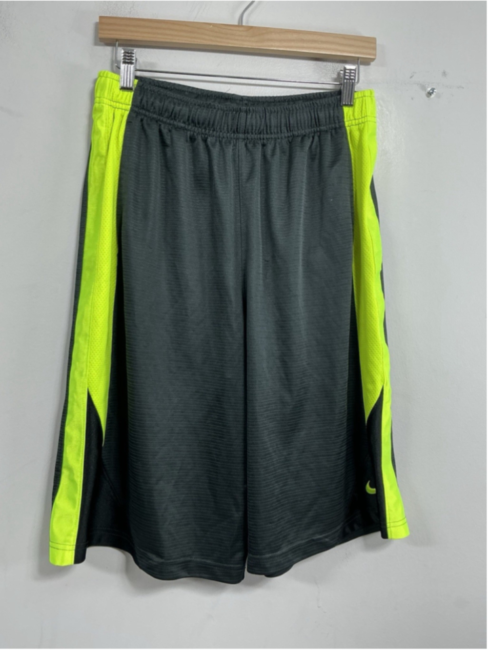 Boys Excellent Cond. Nike Pull On Basketball Shorts XL Gray Green Elastic Waist